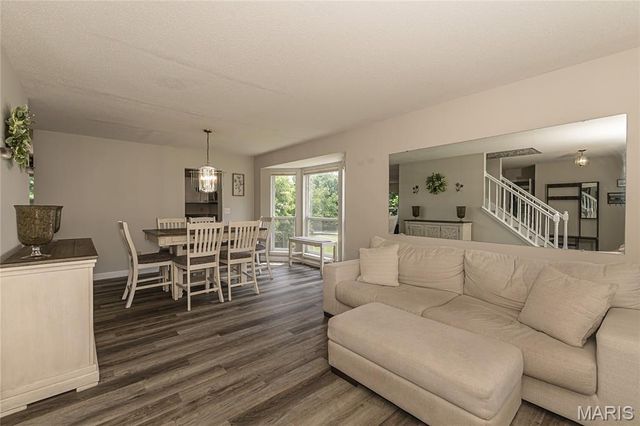 932 Cleta Drive, Ballwin, MO 63021