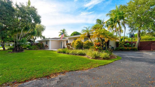 8340 SW 163rd St, Palmetto Bay, FL 33157