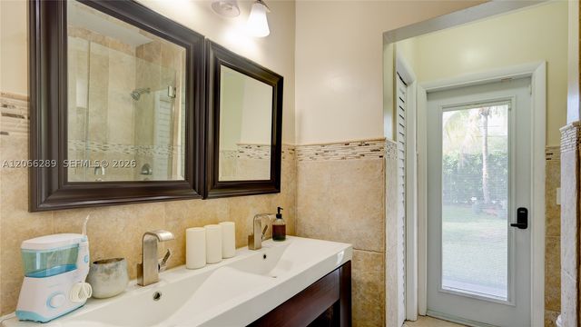8340 SW 163rd St, Palmetto Bay, FL 33157