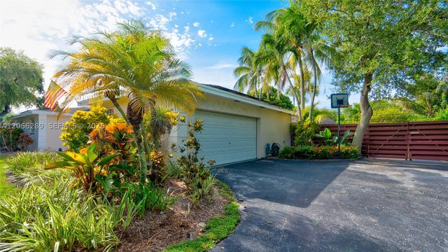 8340 SW 163rd St, Palmetto Bay, FL 33157