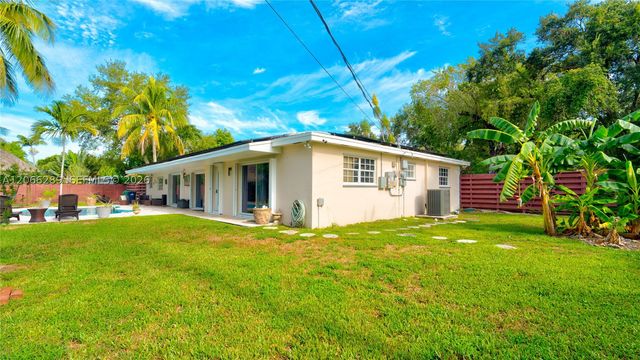 8340 SW 163rd St, Palmetto Bay, FL 33157