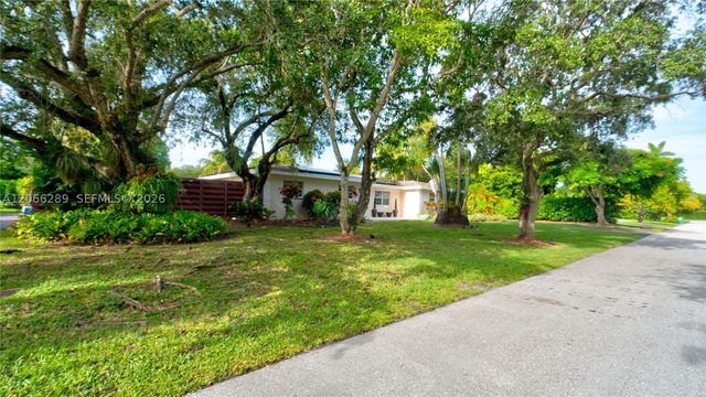 8340 SW 163rd St, Palmetto Bay, FL 33157