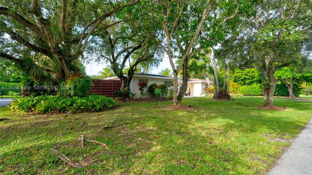 8340 SW 163rd St, Palmetto Bay, FL 33157