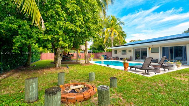 8340 SW 163rd St, Palmetto Bay, FL 33157