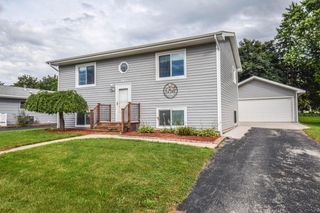 743 Foxtrail CIRCLE, Burlington, WI 53105