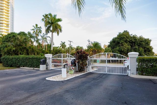 2885 Palm Beach BLVD 308, Fort Myers, FL 33916