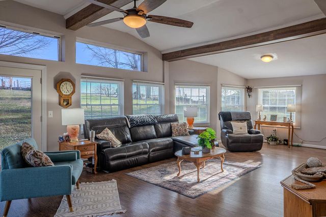 10405 E KY-52, Paint Lick, KY 40461