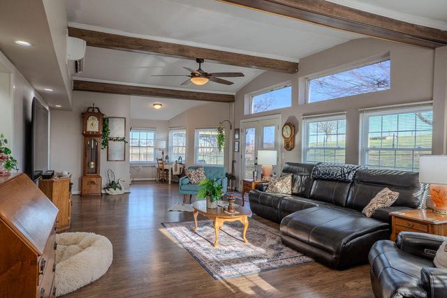 10405 E KY-52, Paint Lick, KY 40461