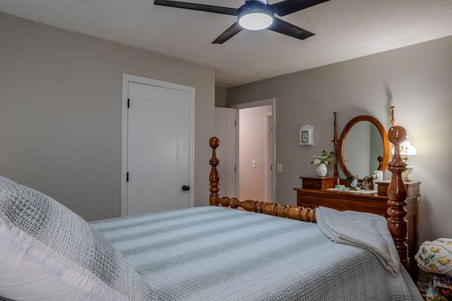 10405 E KY-52, Paint Lick, KY 40461