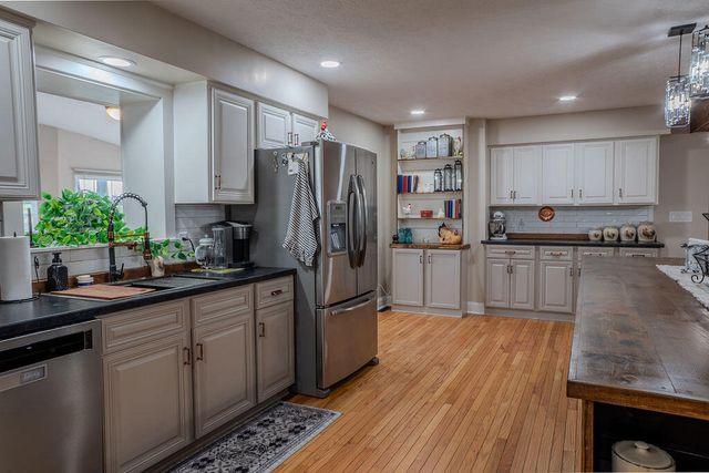 10405 E KY-52, Paint Lick, KY 40461