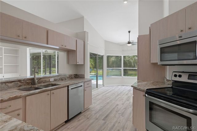 1852 W Ivorywood Drive, Beverly Hills, FL 34465