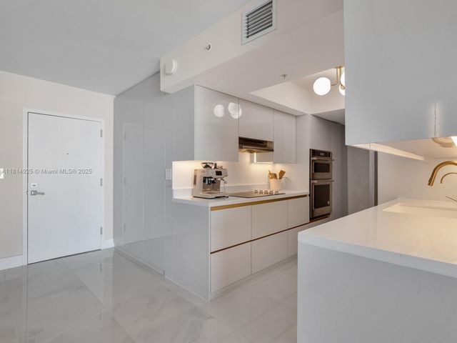 90 Alton Rd 2207, Miami Beach, FL 33139