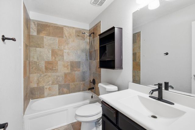 7 Maple Mill Court, Conroe, TX 77301