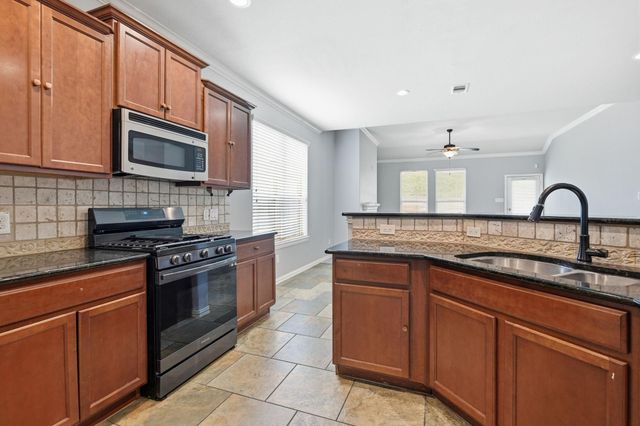 7 Maple Mill Court, Conroe, TX 77301