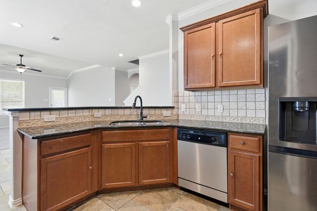 7 Maple Mill Court, Conroe, TX 77301