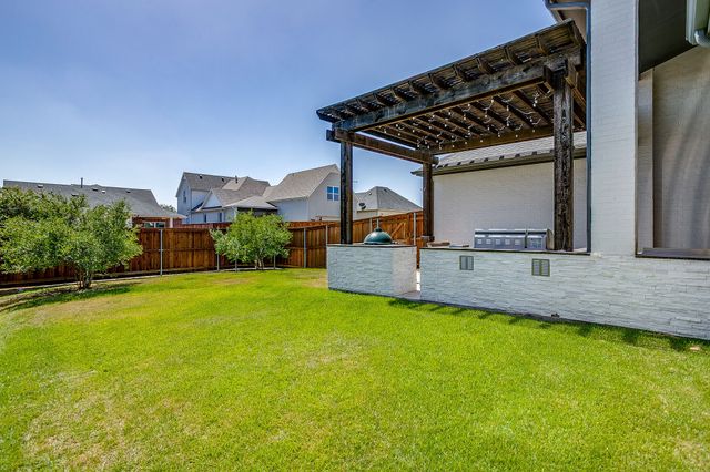 13821 Parkline Way, Fort Worth, TX 76008