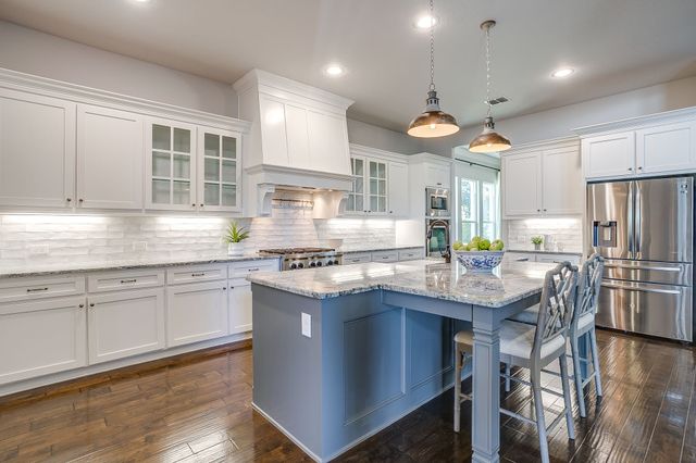 13821 Parkline Way, Fort Worth, TX 76008