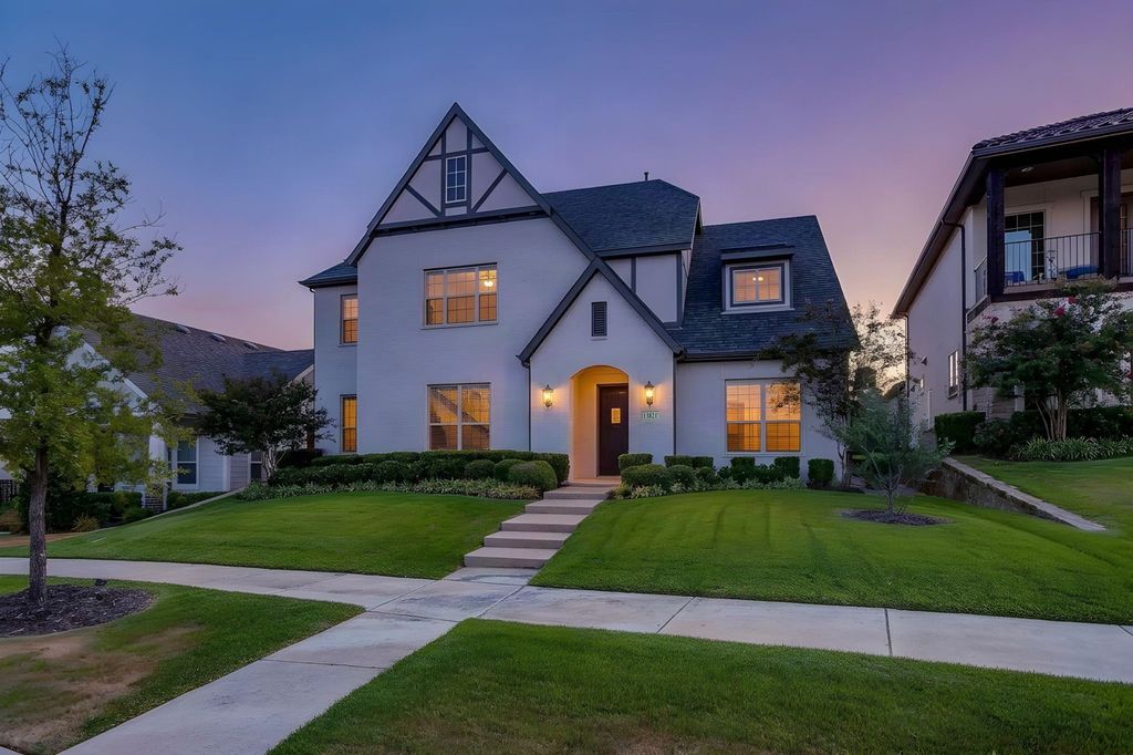 13821 Parkline Way, Fort Worth, TX 76008