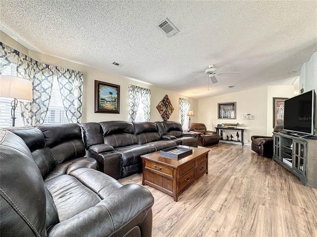 10101 AIRETOP AVENUE, Dade City, FL 33525