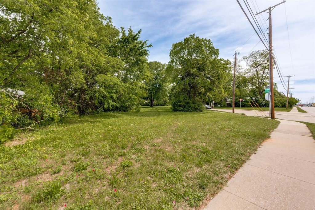 3711 Carpenter Avenue, Dallas, TX 75210