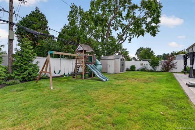 26 Saddler Lane, Levittown, NY 11756