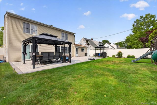 26 Saddler Lane, Levittown, NY 11756
