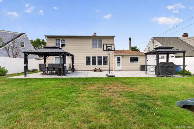 26 Saddler Lane, Levittown, NY 11756