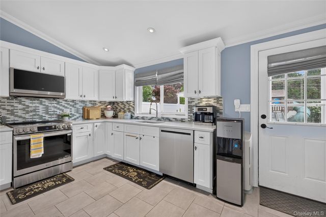 26 Saddler Lane, Levittown, NY 11756