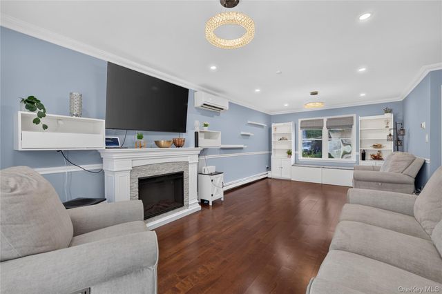 26 Saddler Lane, Levittown, NY 11756