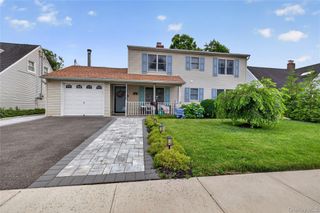 26 Saddler Lane, Levittown, NY 11756