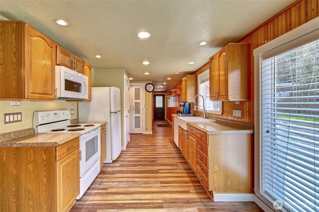 35379 North Shore Drive, Mount Vernon, WA 98274