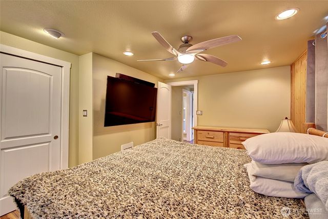 35379 North Shore Drive, Mount Vernon, WA 98274