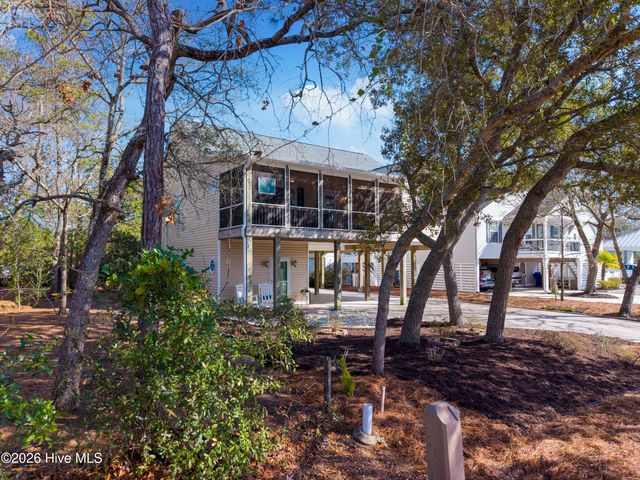 104 NE 21st Street, Oak Island, NC 28465