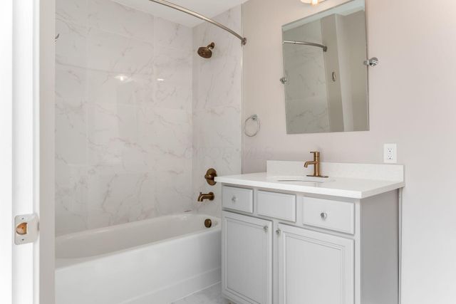 50 W Broad Street, 2702, Columbus, OH 43215