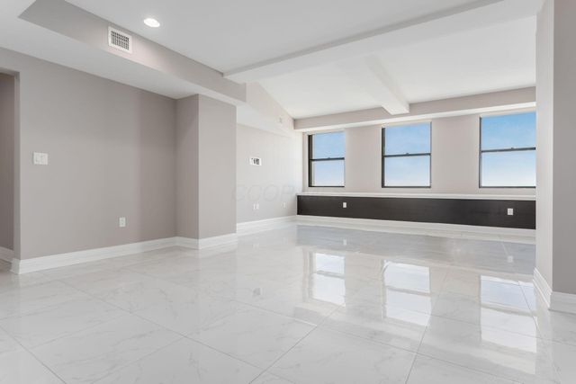 50 W Broad Street, 2702, Columbus, OH 43215