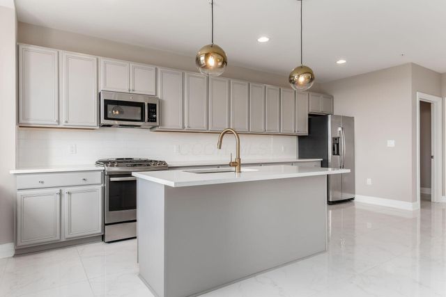 50 W Broad Street, 2702, Columbus, OH 43215