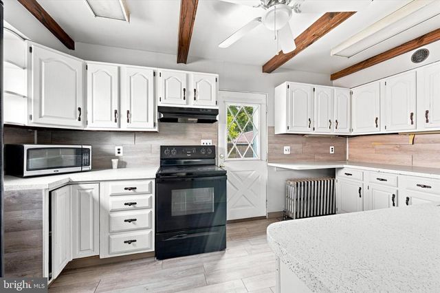 6 N WELLS AVE, Glenolden, PA 19036