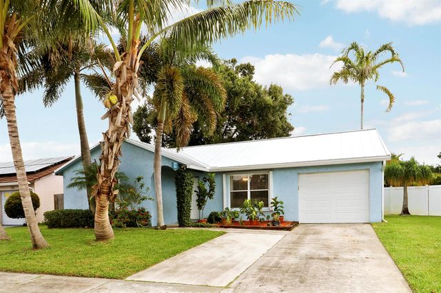 104 BANYAN Circle, Jupiter, FL 33458