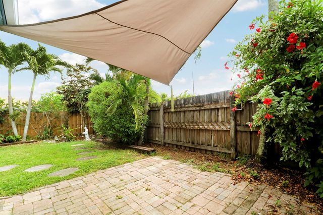 104 BANYAN Circle, Jupiter, FL 33458