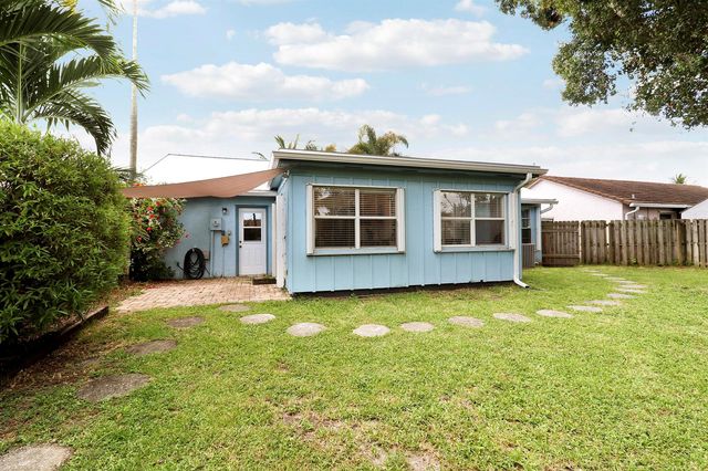 104 BANYAN Circle, Jupiter, FL 33458