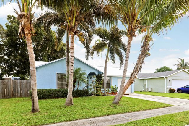 104 BANYAN Circle, Jupiter, FL 33458
