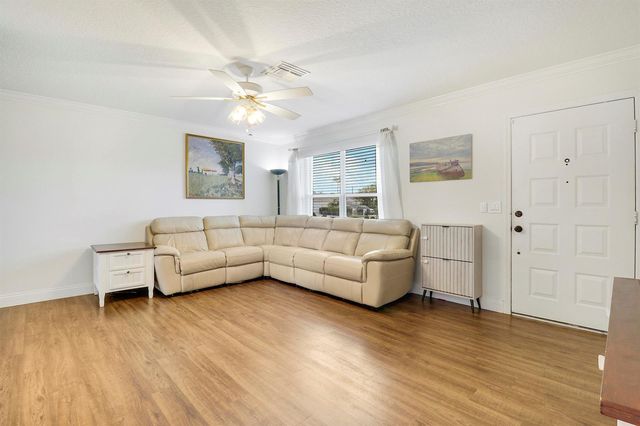104 BANYAN Circle, Jupiter, FL 33458