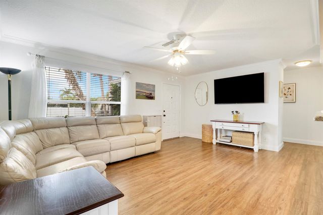 104 BANYAN Circle, Jupiter, FL 33458