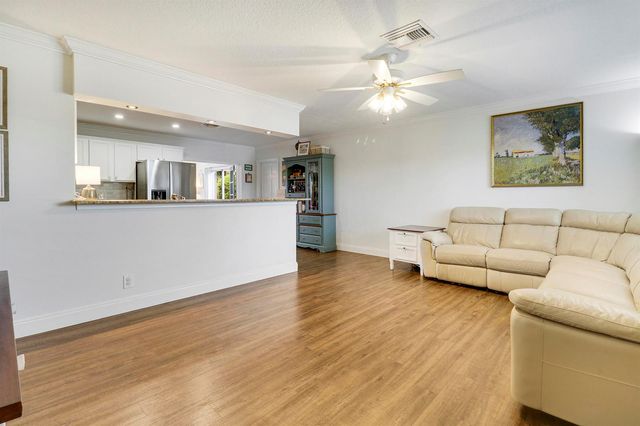 104 BANYAN Circle, Jupiter, FL 33458