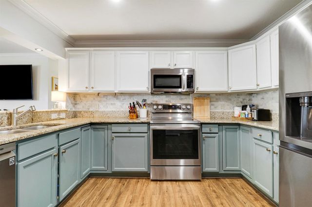 104 BANYAN Circle, Jupiter, FL 33458