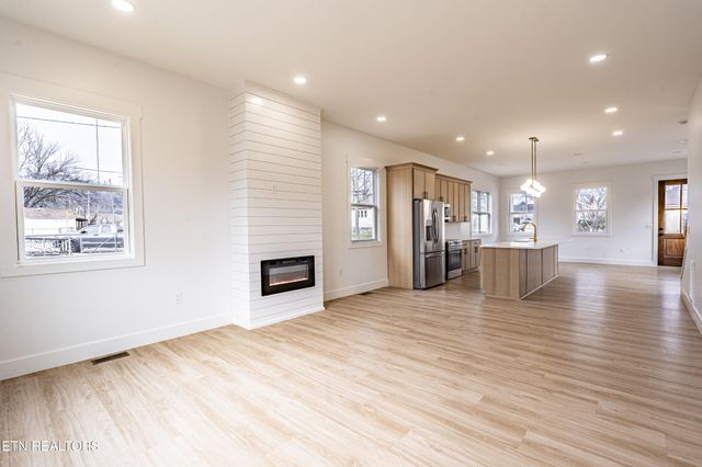 2823 Johnston St, Knoxville, TN 37921