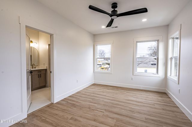 2823 Johnston St, Knoxville, TN 37921