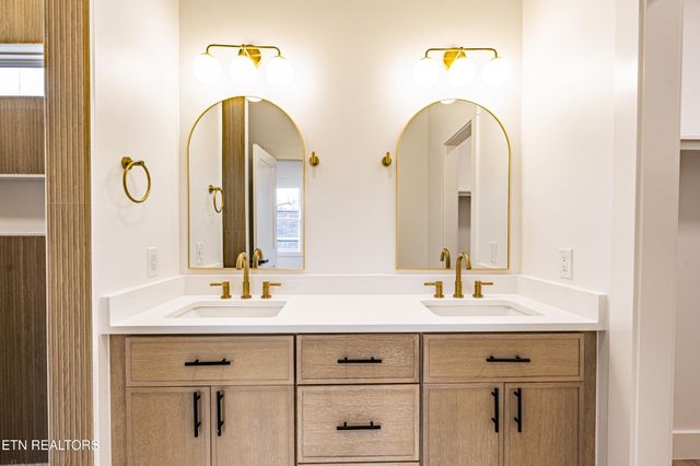 2823 Johnston St, Knoxville, TN 37921