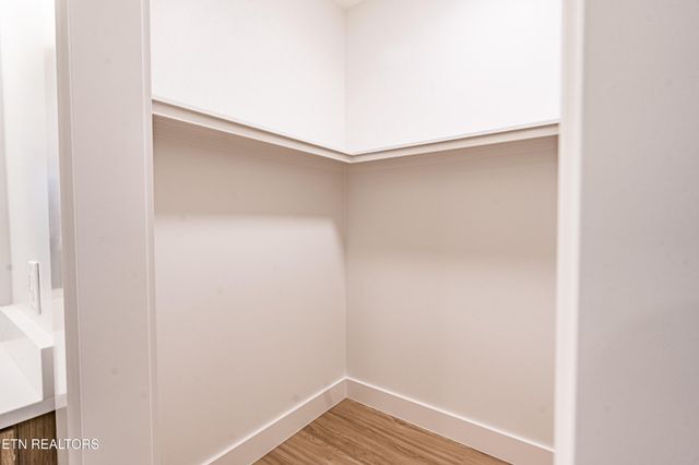 2823 Johnston St, Knoxville, TN 37921