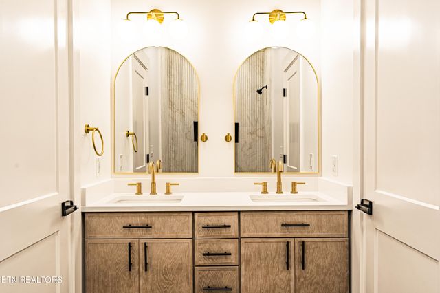 2823 Johnston St, Knoxville, TN 37921